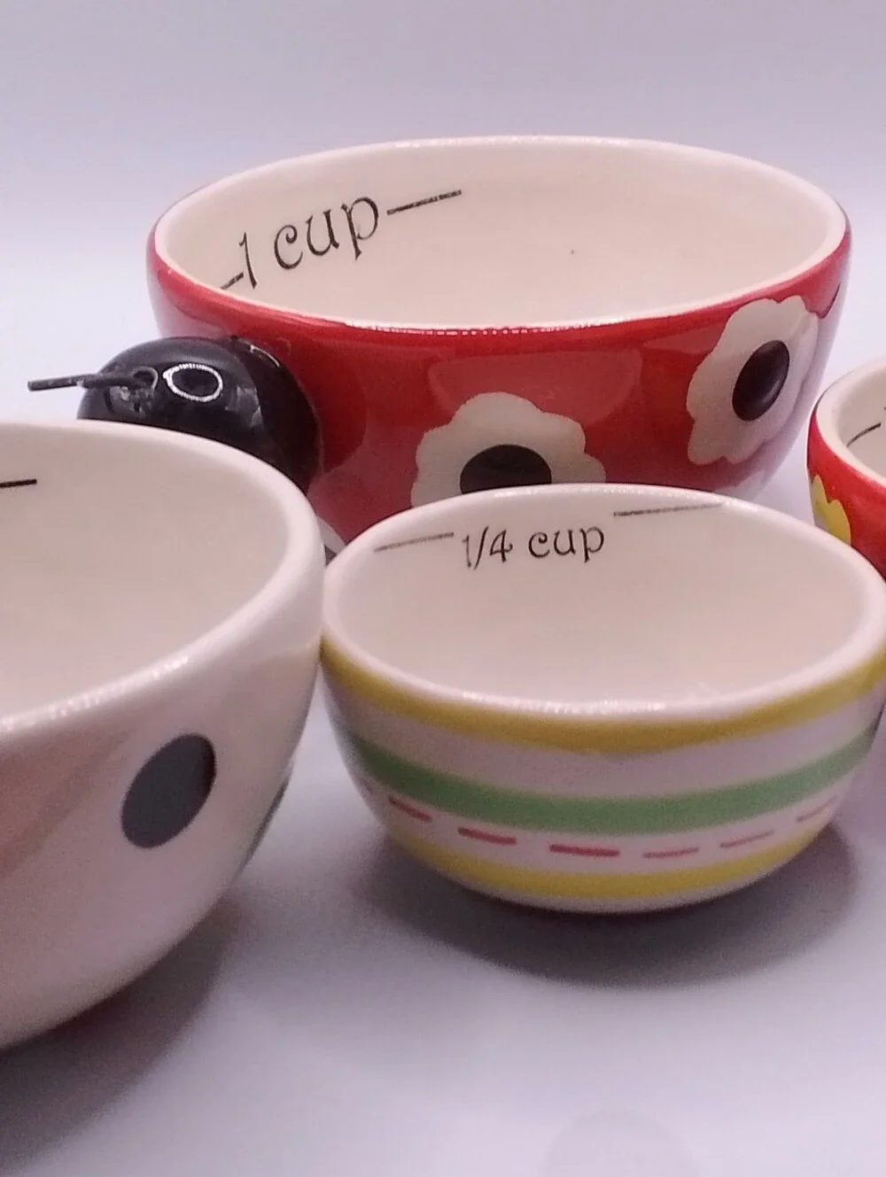 Adorable Pier 1 Ceramic Nesting Lady Bug Floral Measuring Cups Set Of 4